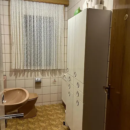 Wg In Efze, Monteurzimmer, 2 Erwachsene, 1 Doppelzimmer Nr 3 *