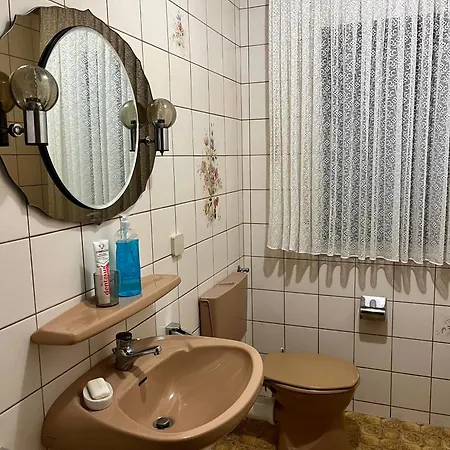 Apartment Wg In Efze, Monteurzimmer, 2 Erwachsene, 1 Doppelzimmer Nr 3