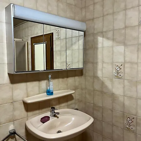 Wg In Efze, Monteurzimmer, 2 Erwachsene, 1 Doppelzimmer Nr 3 *